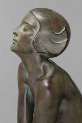 Lot 1141 - MAX LE VERRIER Art Deco Figurenlampe "Clarté"