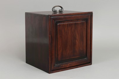 Lot 110 - Chinesische Holz-Box