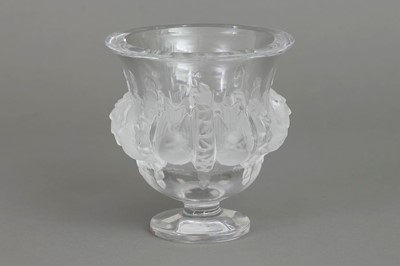 Lot 388 - LALIQUE (France) Kratervase "Dampierre"