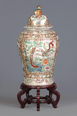 Lot 1 - Chinesische Porzellan Palast-Deckelvase