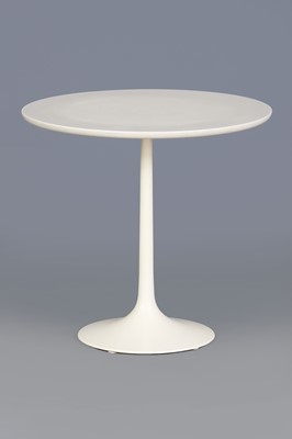 Lot 1641 - Beistelltisch im Stile eines Tulip-table