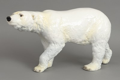 Lot 295 - Große GOEBEL Porzellanfigur "Schreitender Eisbär"