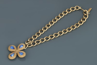 Lot 713 - YVES SAINT LAURENT Kette mit Anhänger/Brosche