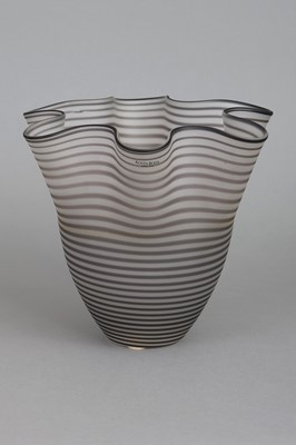 Lot 1114 - KOSTA BODA (Sweden) Taschentuchvase