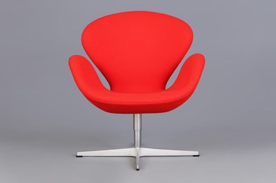 Lot 1565 - ARNE JACOBSEN "Swan Chair"