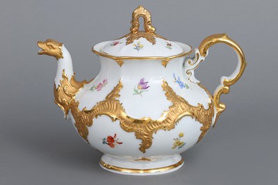 Lot 823 - MEISSEN Porzellan-Teekanne