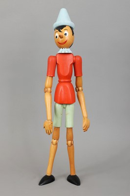 Lot 926 - Große Pinocchio Holzfigur